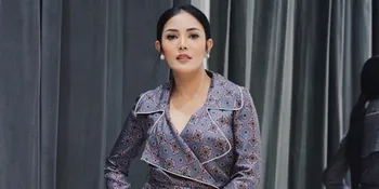 Ramai Ditiru Netizen, Ini Gaya Unik Baru Nindy Pakai Anting Beng-Beng!
