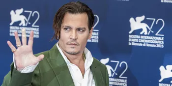Ramai Isu KDRT, Johnny Depp Tertangkap Pesta Bareng Wanita Ini