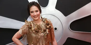 Ramaikan IMAA 2017, Pevita Pearce Pakai Gaun 10 Kilogram!