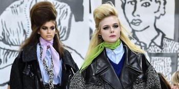 Rambah Dunia Modelling, Elle Fanning Catwalk Bareng Kaia Gerber Di Paris Fashion Week