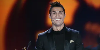 Rambut Gondrong - Jenggot Tebal, Yakin Ini Cristiano Ronaldo?