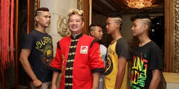 Rambut Nanas Jadi Trend, Ki Kusumo Didatangi Tamu Istimewa