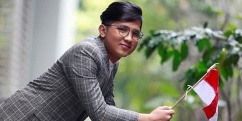 Rasakan Semangat Hari Kemerdekaan RI, Jirayut Suka Lihat Kekompakan Peserta Lomba Panjat Pinang