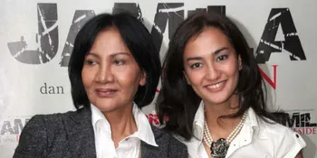 Ratna Sarumpaet – Atiqah Hasiholan Buka Posko Kesehatan