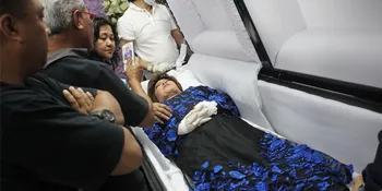Ratusan Pelayat Hadiri Pemakaman Diana Nasution