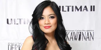 Rawat Wajah, Titi Kamal Pakai Strawberry