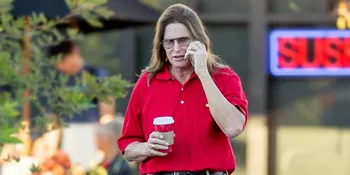 Rayakan Hari Ayah, Caitlyn Jenner Putuskan Pakai Dress Cantik