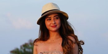 Rayakan Idul Adha di Tengah Pandemi, Dewi Perssik Bagikan Daging Kurban Door to Door