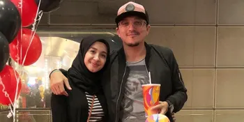 Rayakan Ultah Suami, Laudya Cynthia Bella Beri Kecupan Manis Untuk Engku Emran!
