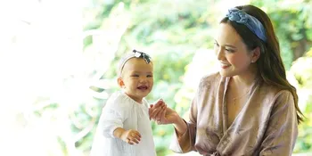 Rayakan Usia ke 9 Bulan, Lucunya Baby Claire Sudah Bisa Berdiri Tegap