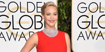 Rayakan Valentine Bareng, JLaw Pacaran Sama Aziz Ansari?