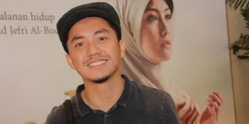 Reaksi Istri Omesh Soal Adegan Ciuman