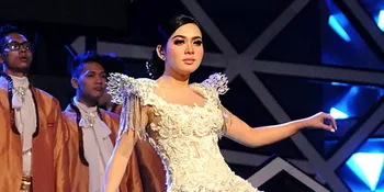 Recycle 'Sandiwara Cinta', Syahrini Didukung Fans Nike Ardilla