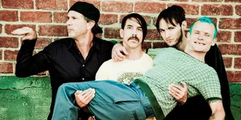 Red Hot Chili Peppers Konser di Halaman Rumah Flea