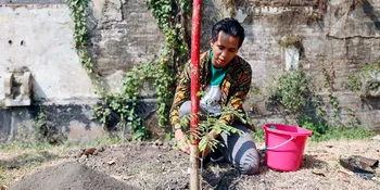 Rela Panas-Panasan, Andovi Da Lopez Tanam Pohon di Benteng Van Den Bosch