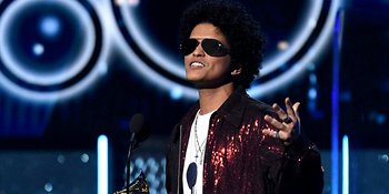 Remix 'Finesse' Bruno Mars dan Cardi B Raih Sertifikasi 2x Platinum