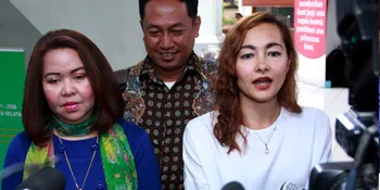 Resmi Jadi Janda, Dewi Rezer Tebarkan Senyuman Bahagia &#38; Lega