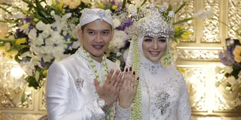 Resmi Jadi Suami Istri, Rezky Aditya Cium Hangat Pipi Citra Kirana
