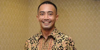 Resmi Nikahi Pramugari Cantik, Yama Carlos Lega