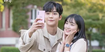 Reuni di Pemotretan, Kim Hye Yoon Berdiri di Atas Kotak Kayu Biar Nggak Kalah Tinggi dari Rowoon SF9
