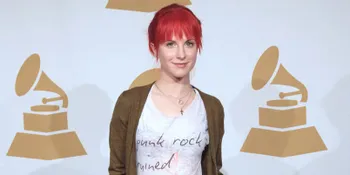 [Review] Kolaborasi Elegan Hayley Paramore Dengan DJ Zedd