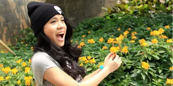 [Review] Sheryl Sheinafia Capek Dicurhati di 'Bla Bla Bla'