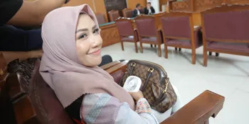 Rey Utami Sakit Saat Sidang, Menangis Karena Tujuh Bulan Tak Bertemu Anak - Akui ASI Mengering