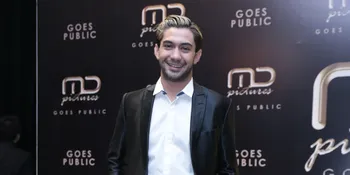 Reza Rahadian Soal Foto & Video Mengajarnya yang Viral: Kebablasan