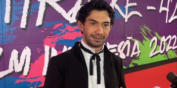 Reza Rahardian dan Garin Nugroho Sambut Tamu Undangan yang Hadir di Acara Festival Film Indonesia 2022