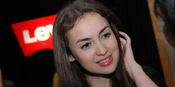 Rianti Cartwright Tak Percaya Mitos Jeans Tak Dicuci Makin Seksi