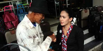 Rieke Dyah Pitaloka Minta Doa ke Pedagang Kaki Lima