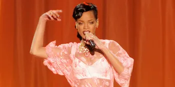 Rihanna dan Drake Kepergok Jalan Bareng Sampai Pagi