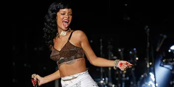 Rihanna Mabuk di Konser King of Leon