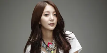 Rilis Single Jepang, BoA Pamer Album CD Dulu ke Fans