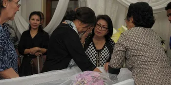 Rima Melati Ikhlaskan Kepergian Frans Tumbuan Untuk Selamanya