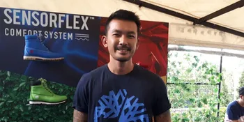 Rio Dewanto - Atiqah Hasiholan Saingan Punya Puluhan Sepatu