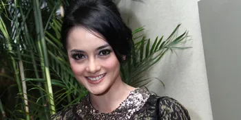 Ririn Ekawati Budayakan Pakai Busana Batik