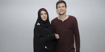 Risty Tagor dan Stuart Collin Sama-Sama Suka Mobil Klasik