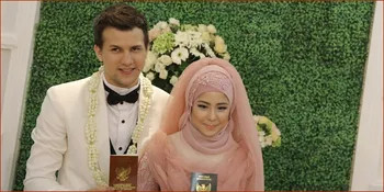 Risty Tagor Kembali Menangis di Pernikahan, Mengapa?