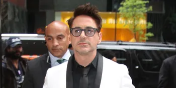 Robert Downey Jr Minta Scarlett Johansson 'Berhenti' Akting