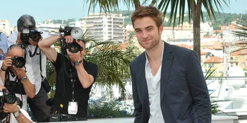 Robert Pattinson Gabung Film Produksi Brad Pitt