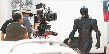 'ROBOCOP' Punya Kostum Baru