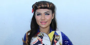 Rok Mini Warna-Warni Seksi Ala Vicky Shu