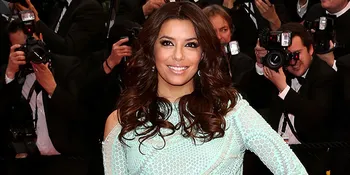 Rok Tersingkap, Eva Longoria Ekspos Bagian Pribadi