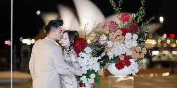 Romantis Abis, Guntur Triyoga Beri Kejutan untuk Sang Istri di Opera Sydney