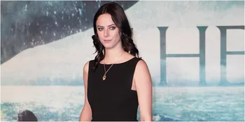 Romantis, Kaya Scodelario Akhirnya Pamer Foto Pernikahan