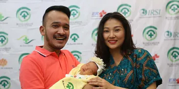 Romantisme Ruben Onsu dan Keluarga, Gendong-Gendongan di Pantai