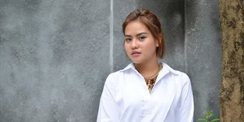 Romantisnya, Mytha Lestari Dilamar Kekasih di Pulau Bali