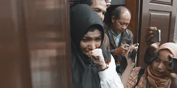 Roro Fitria Nangis-Nangis Cerita Tak Kuat Lagi Hidup Dalam Tahanan