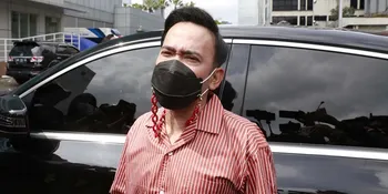 Ruben Onsu Kerja dari Rumah, Si Bungsu Thania Nempel Terus Minta Gendong dan Pangku